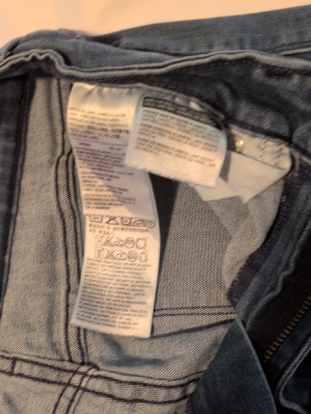 Levi’s Light Wash Rolled Hem Capri Jeans Straight Leg Medium Blue Levis Jeans - Picture 4 of 5